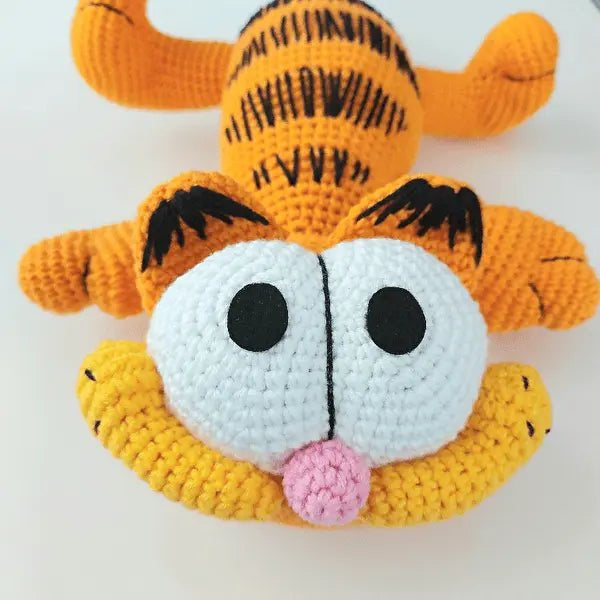 Is Crochet an Art or Craft? Exploring the Creative Dimensions of Yarn Work
