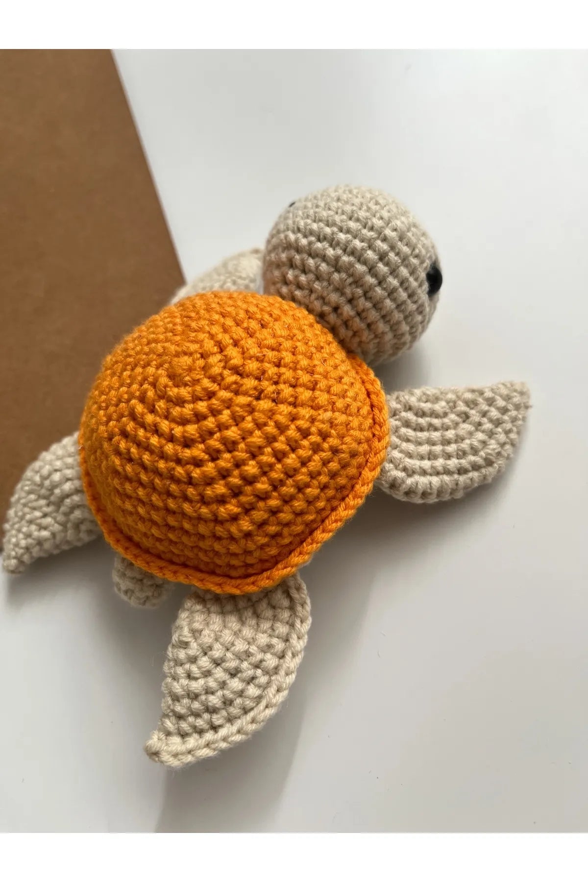 Tortue mignonne au crochet faite à la main