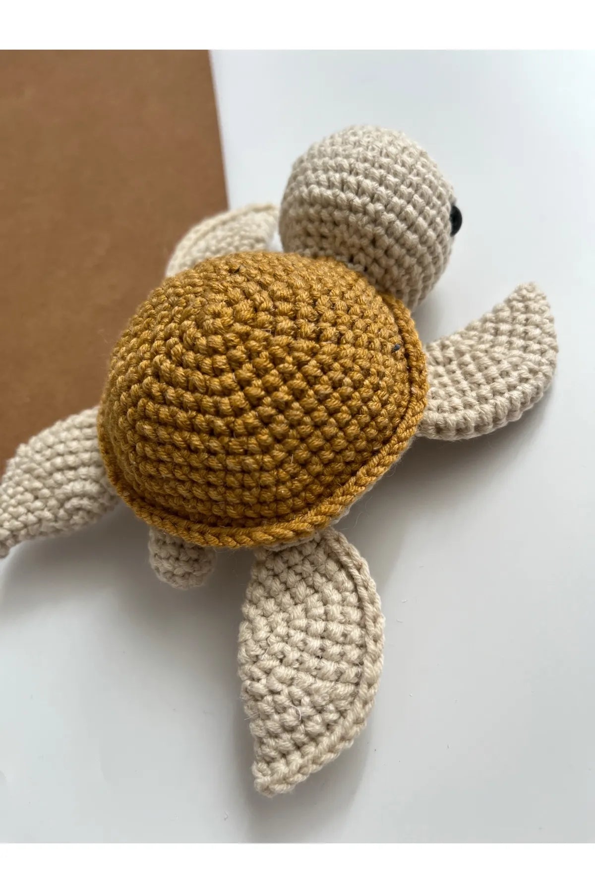 Tortue mignonne au crochet faite à la main