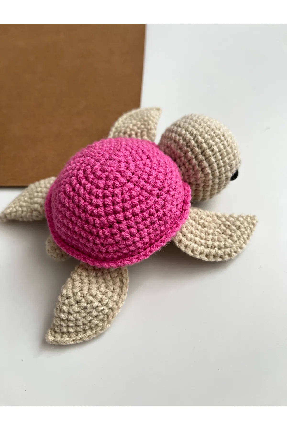 Tortue mignonne au crochet faite à la main