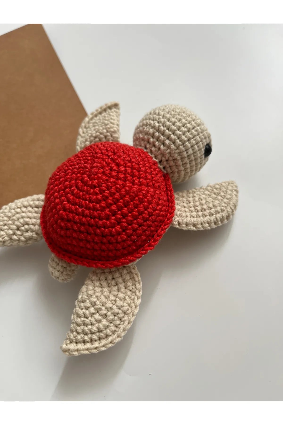 Tortue mignonne au crochet faite à la main