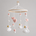 Móvil para bebé de osito de crochet con globos y estrellas