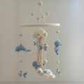 Móvil para bebé con pájaros y nubes en crochet