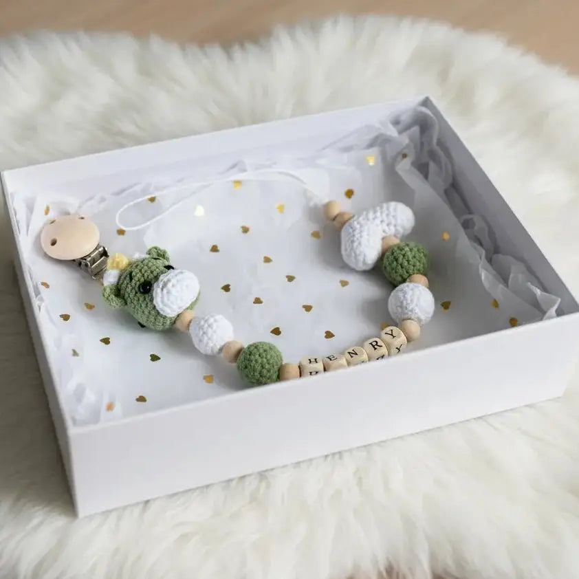 Crocheted pacifier clip with wooden beads and green teddy bear, personalized with name Henry