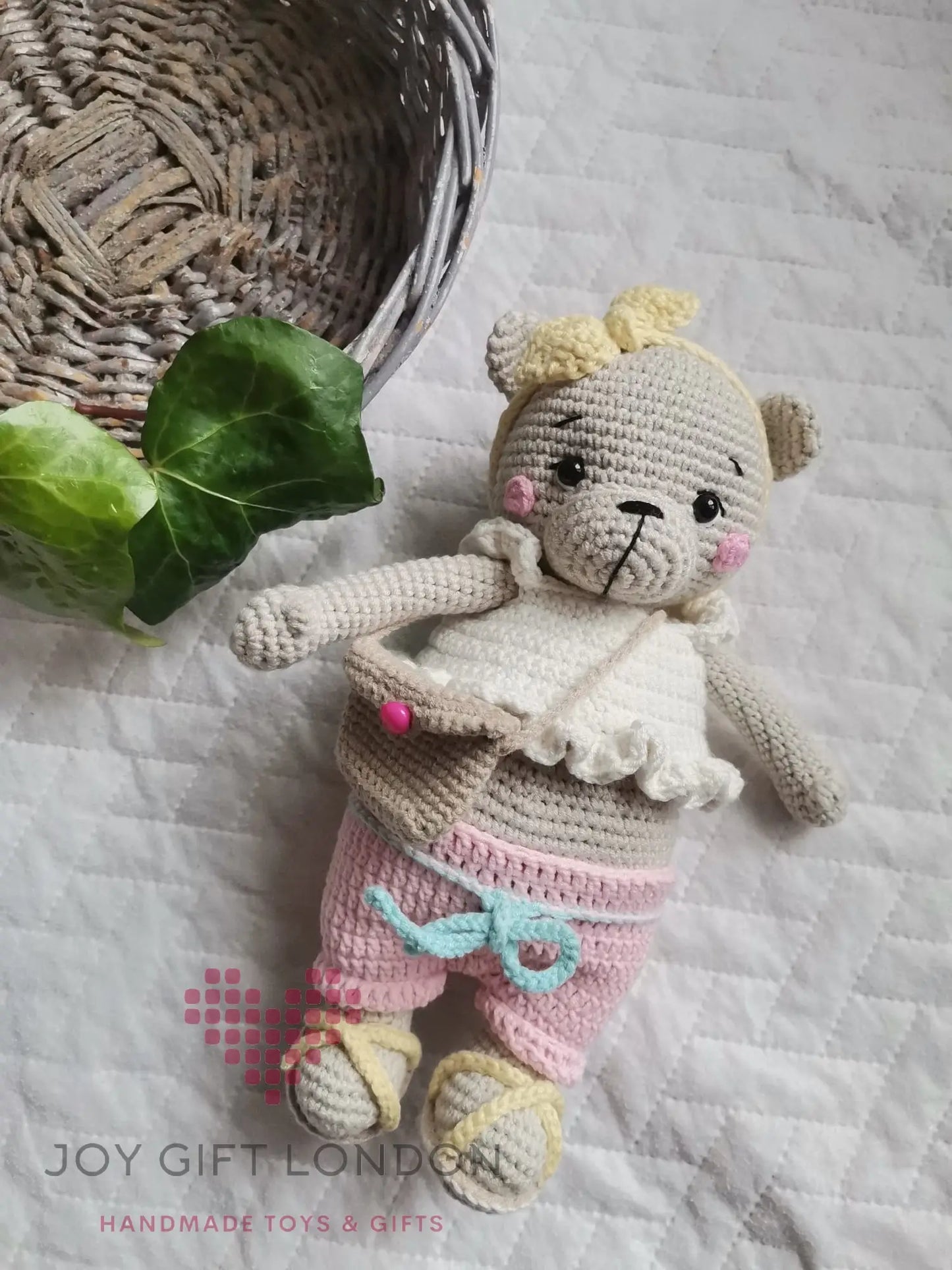 Crochet Teddy Bear Plush Toy - Adorable, Handcrafted Stuffed Animal TrendyToy