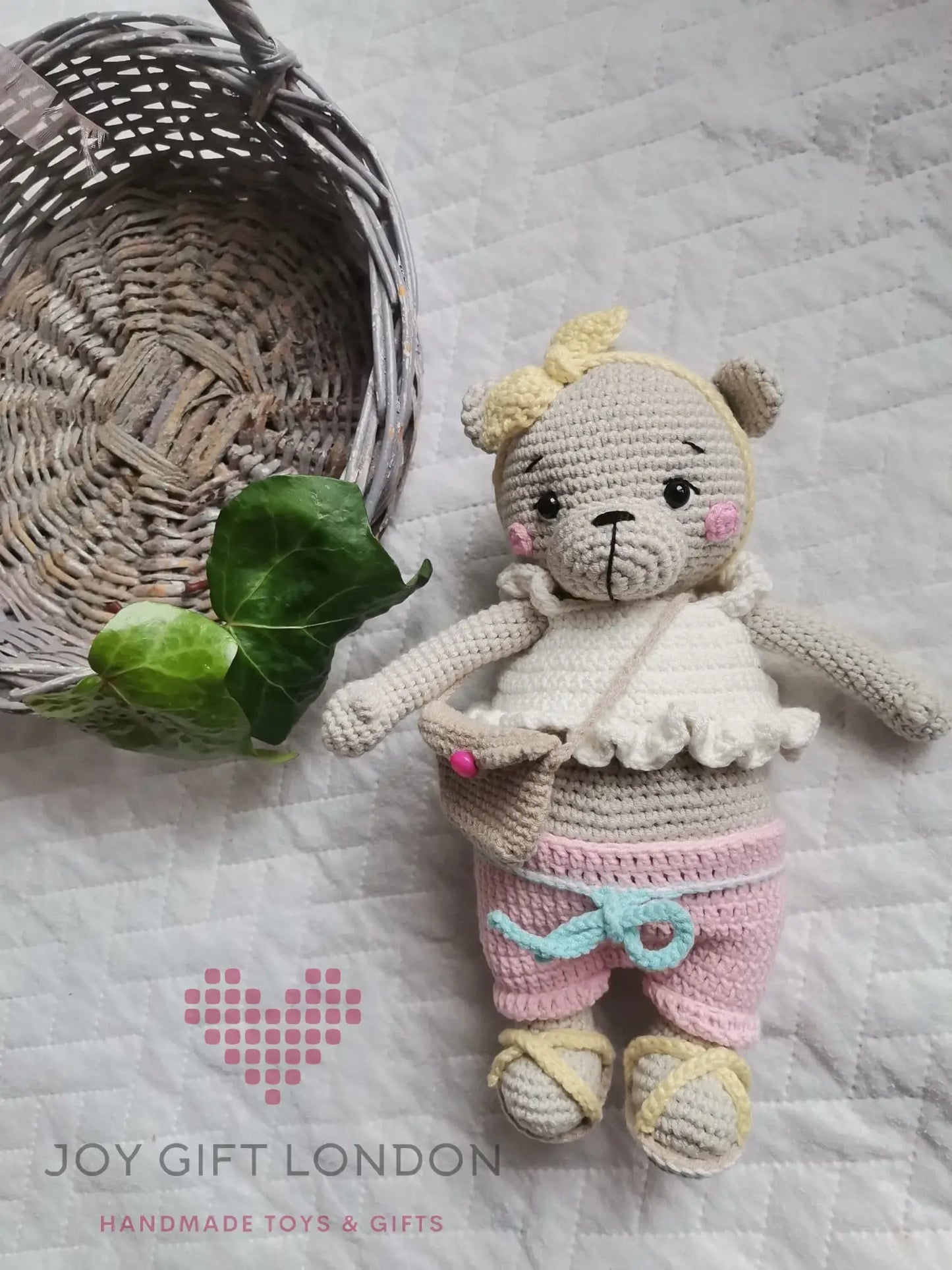 Crochet Teddy Bear Plush Toy - Adorable, Handcrafted Stuffed Animal TrendyToy