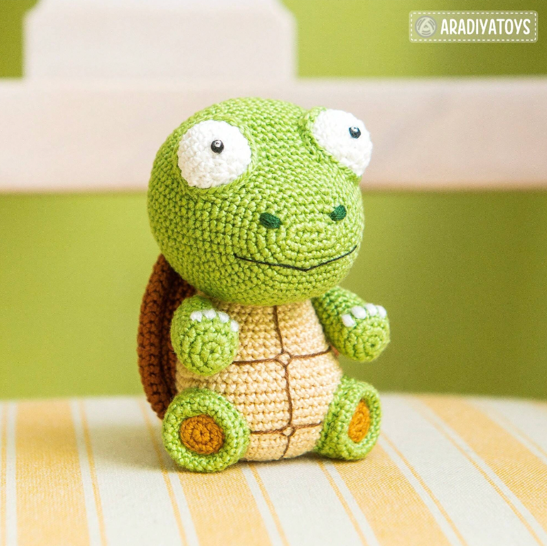 Crochet Amigurumi Kit Turtle Keychain for Beginners