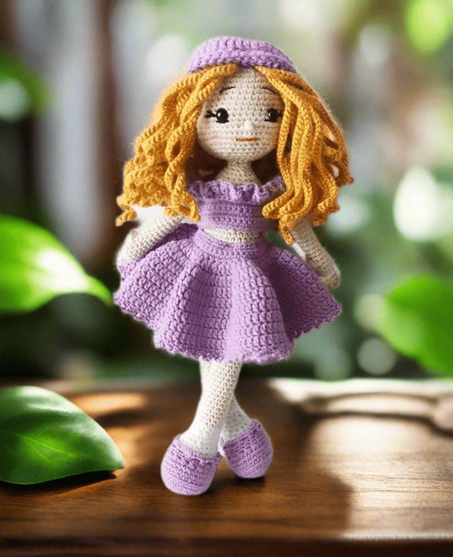 Muñeca rubia de pelo rizado con vestido morado – Joy Gift London