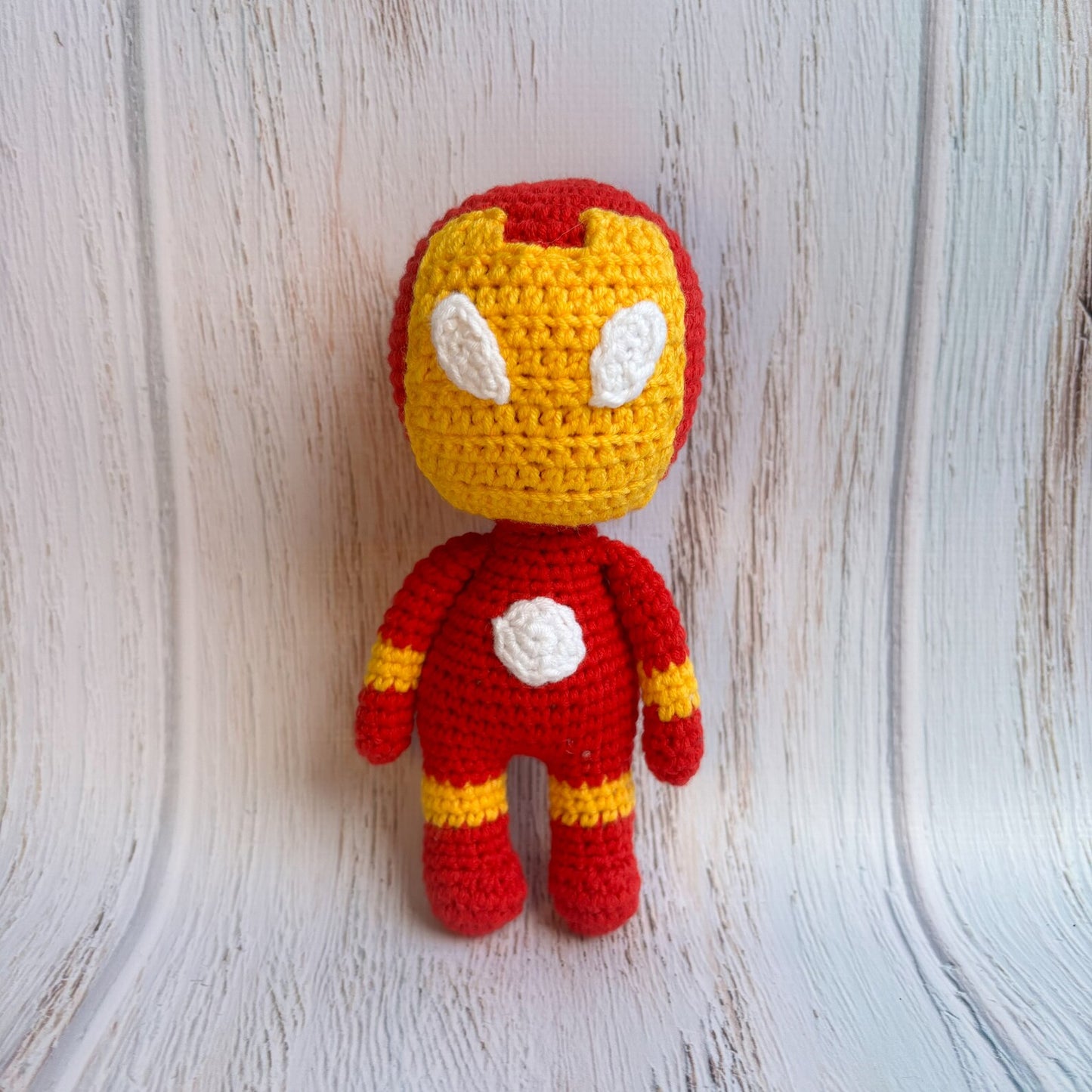 Juguete de Spiderman tejido a crochet